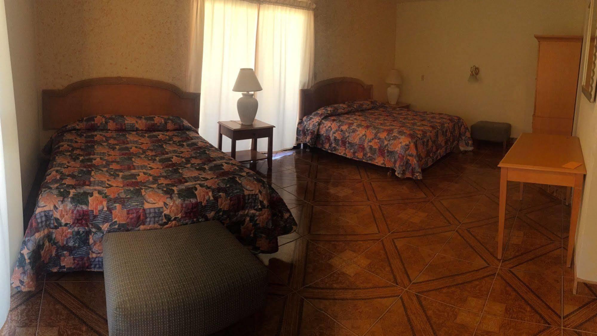 Hotel La Cueva Del Pirata Camalú Zewnętrze zdjęcie